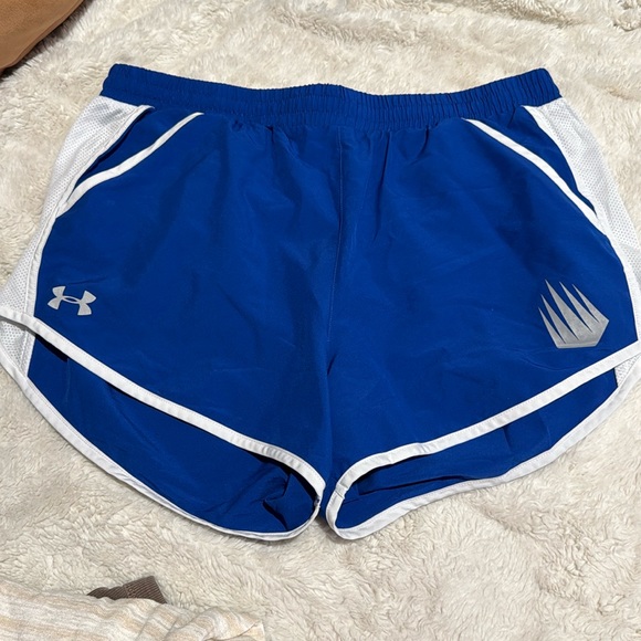 Large - shorts IMG - has lining in it - Picture 1 of 5